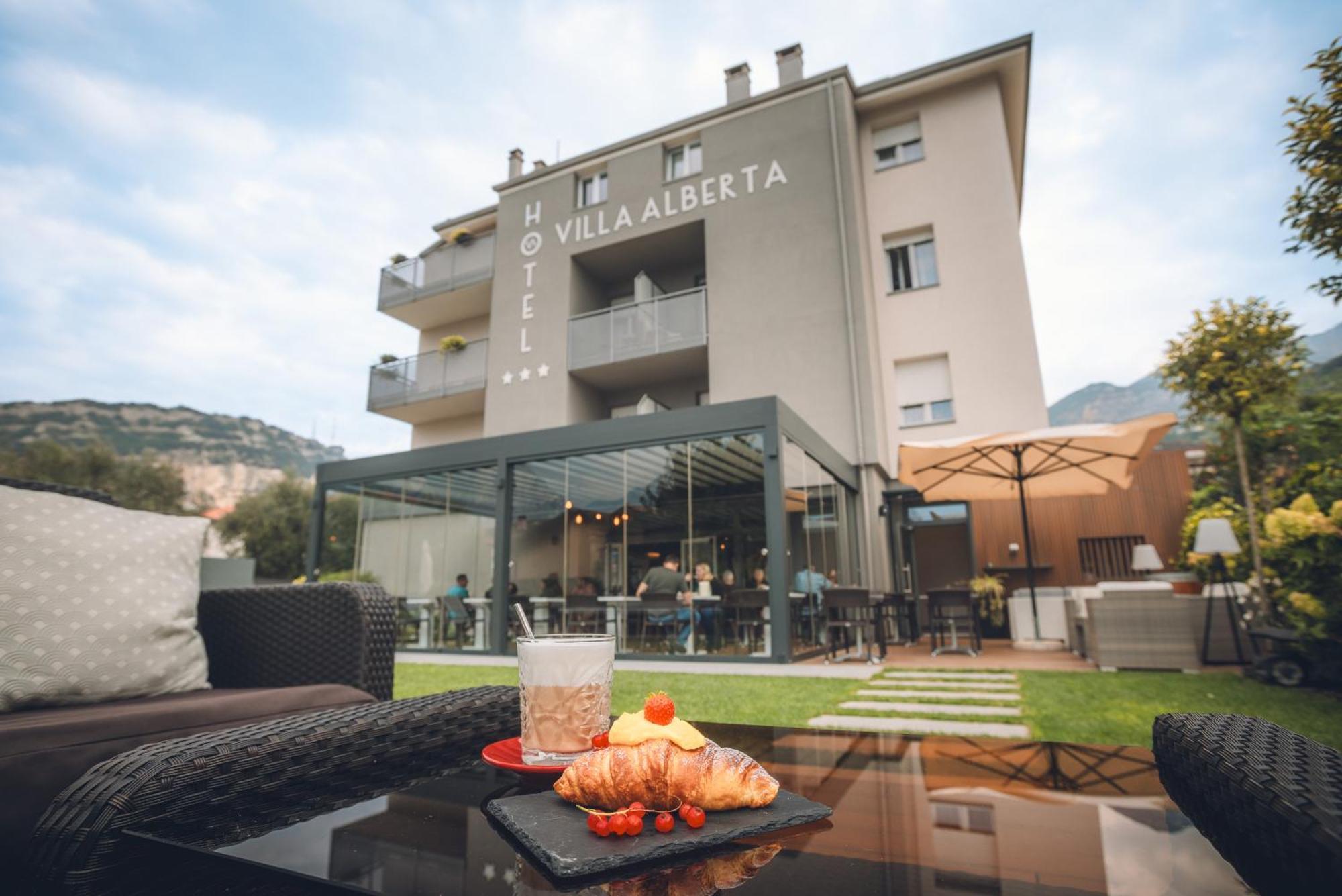 Hotel Villa Alberta Nago-Torbole ภายนอก รูปภาพ