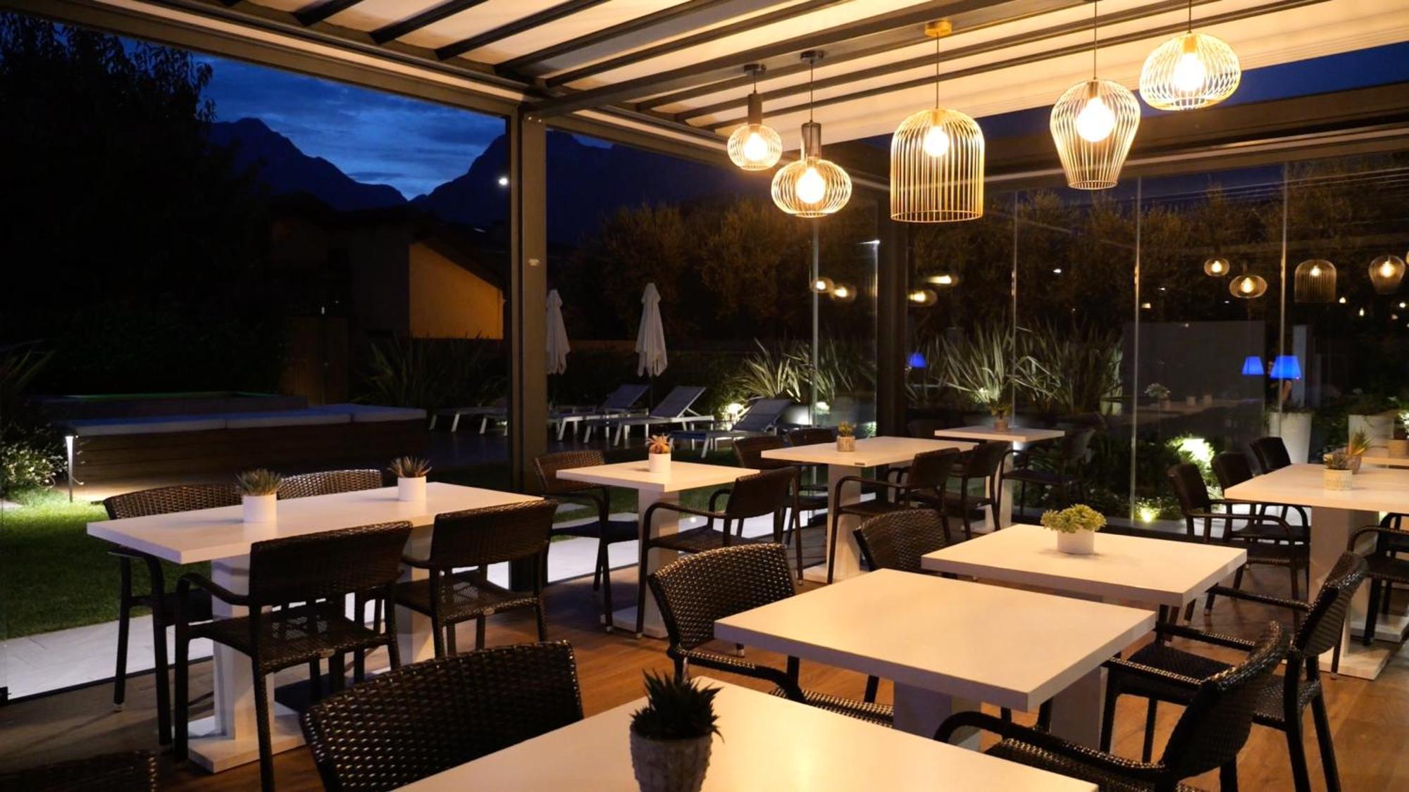 Hotel Villa Alberta Nago-Torbole ภายนอก รูปภาพ