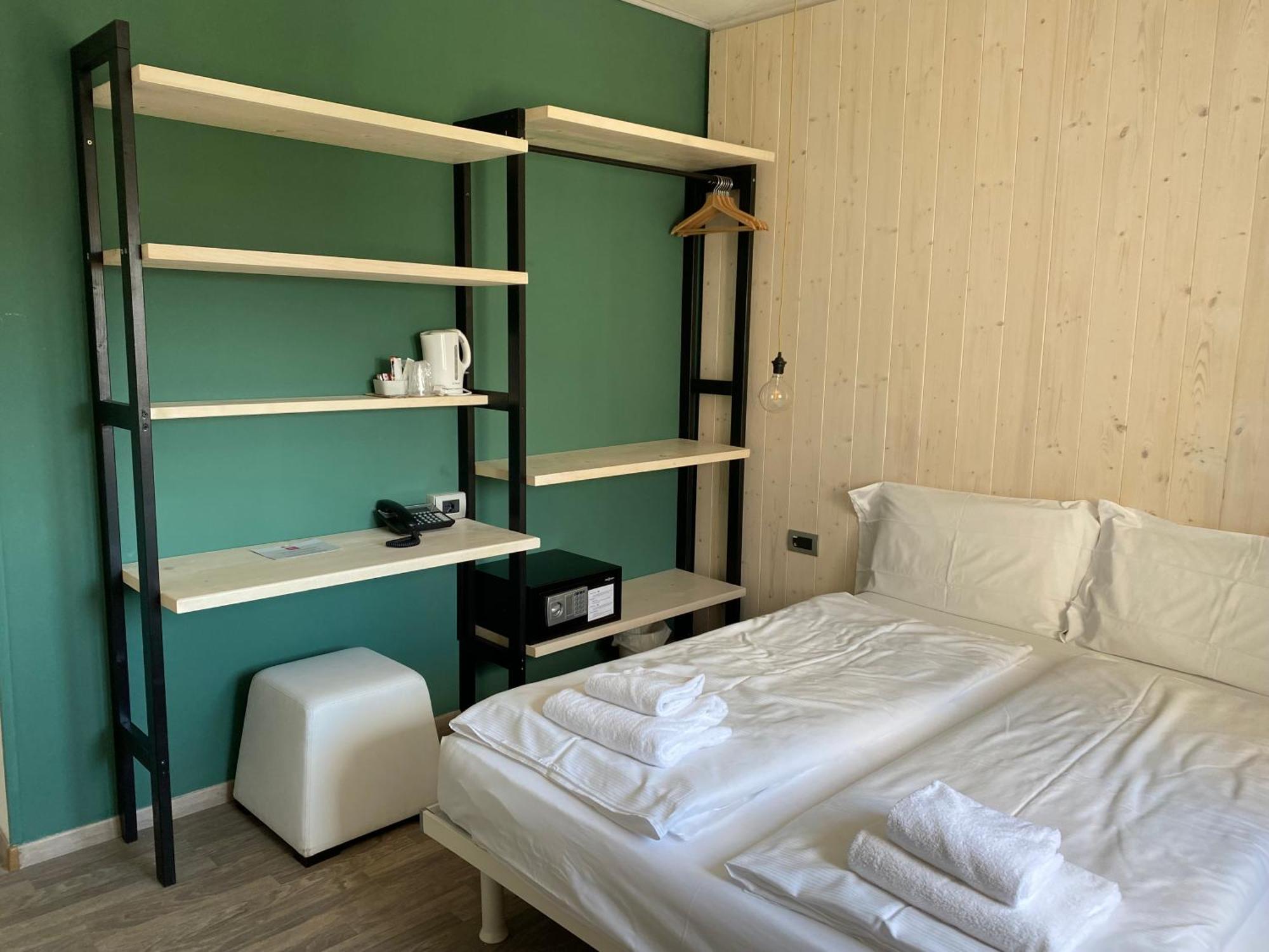 Hotel Villa Alberta Nago-Torbole ภายนอก รูปภาพ