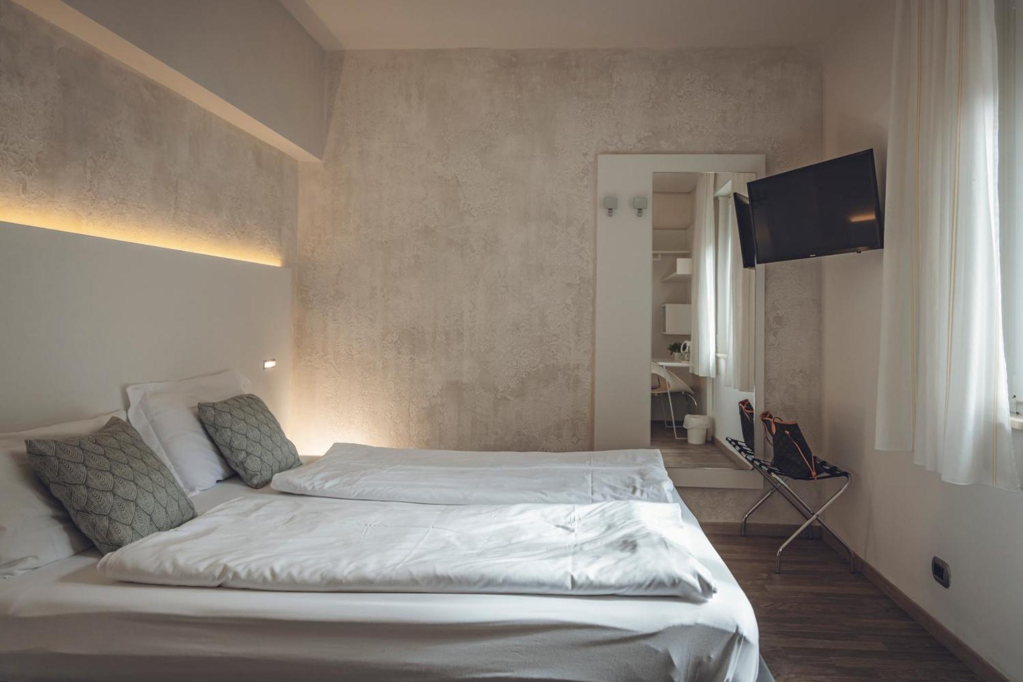 Hotel Villa Alberta Nago-Torbole ภายนอก รูปภาพ