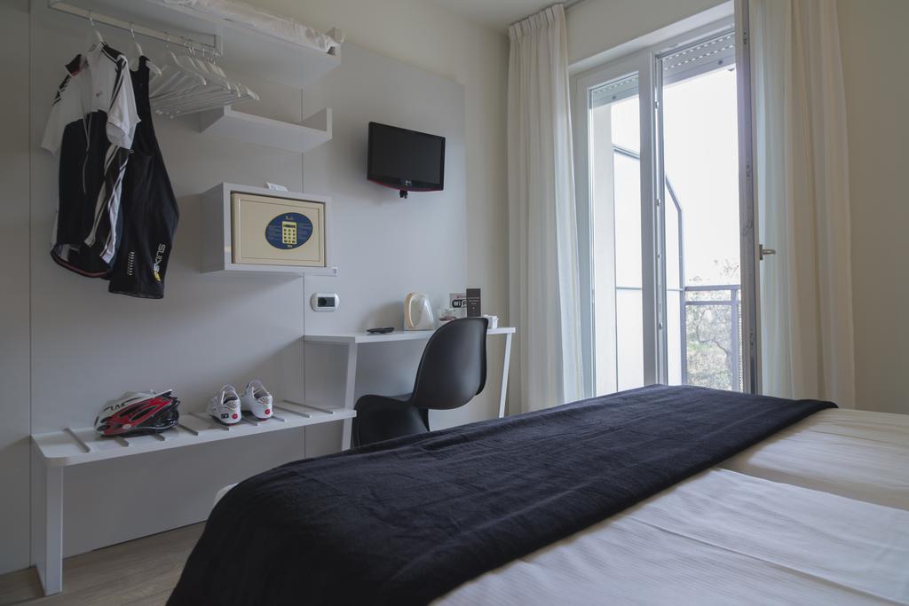 Hotel Villa Alberta Nago-Torbole ภายนอก รูปภาพ