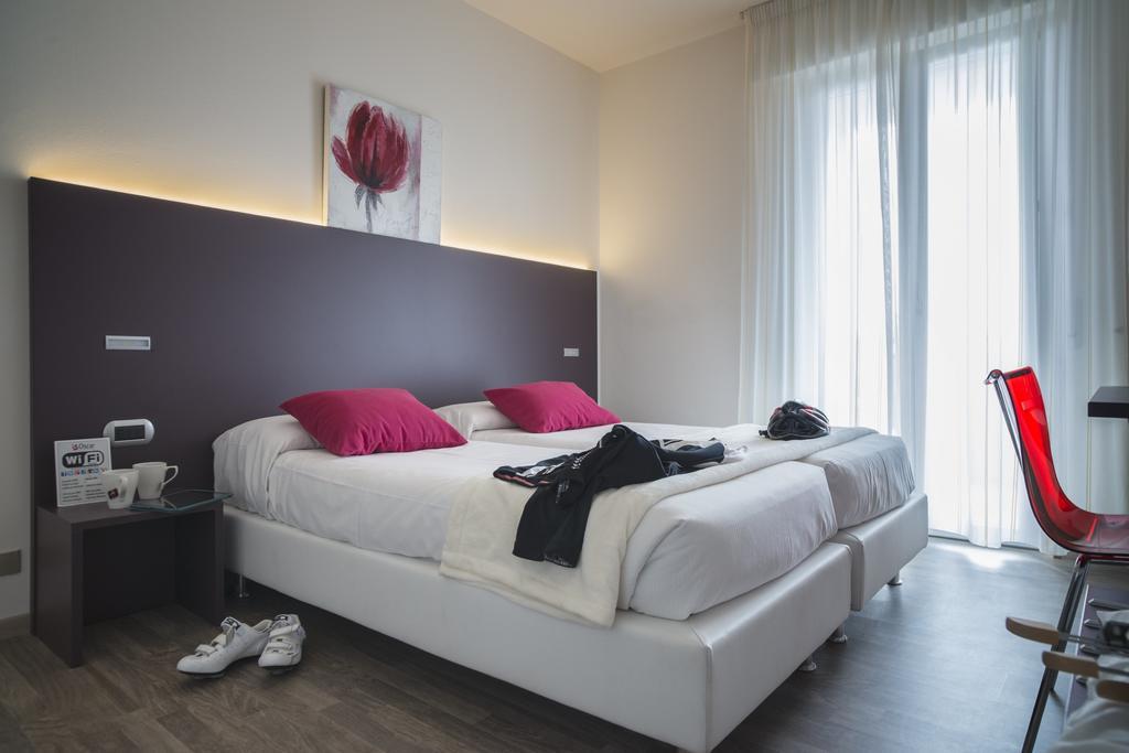 Hotel Villa Alberta Nago-Torbole ภายนอก รูปภาพ
