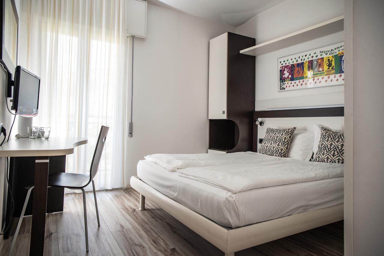 Hotel Villa Alberta Nago-Torbole ภายนอก รูปภาพ