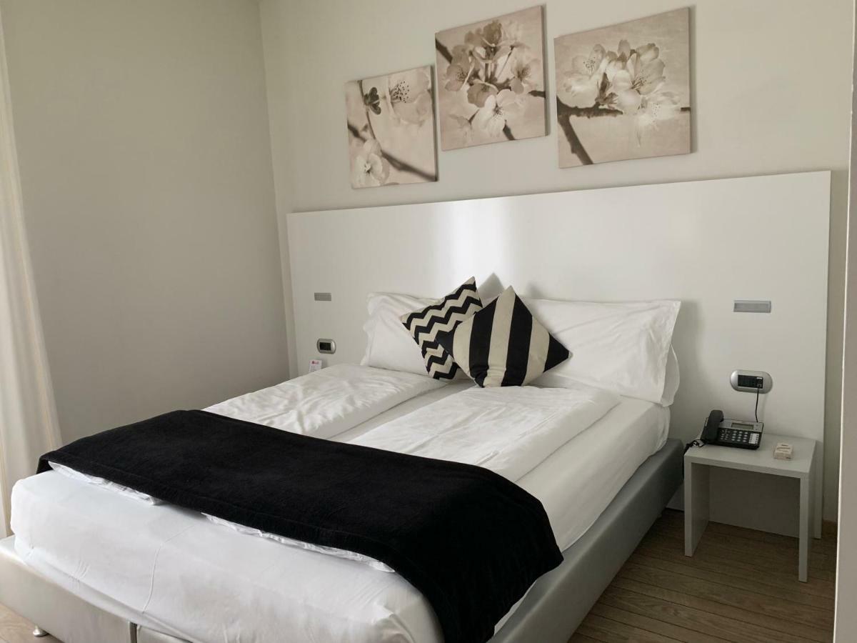 Hotel Villa Alberta Nago-Torbole ภายนอก รูปภาพ